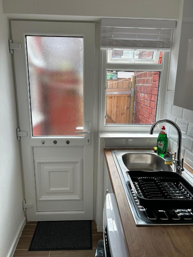 Charming Liverpool Home Экстерьер фото
